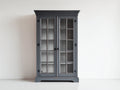 Vitrine 90x40x180 cm - Holzvitrine mit 2 Glastüren - dunkelgraue Holzoptik im klassischen Stil